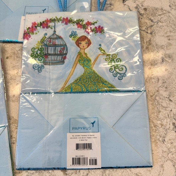 Papyrus Set of 4 Gift Bags New - Picture 6 of 6